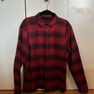 Large Men’s plaid Lululemon - perfect for fall style!